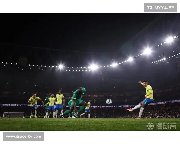 B费与卡塞米罗中场连线，曼联战术体系核心分析