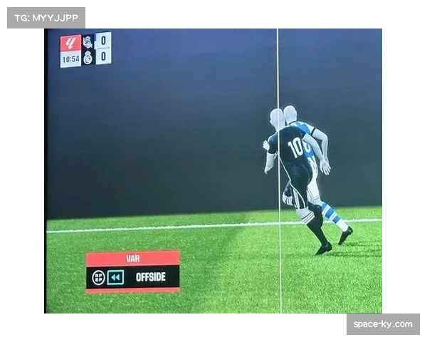 即时:国米前锋劳塔罗进球,但经VAR复核判定越位在先,进球无效 即时:国米前锋劳塔罗进球,但经VAR复核判定越位在先,进球无效